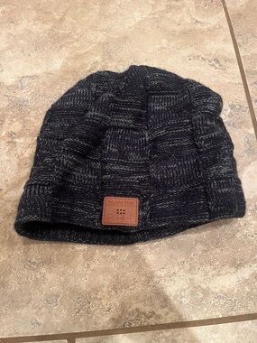 Bluetooth Knit Beanie with Leather Control Patch - Heathered Black